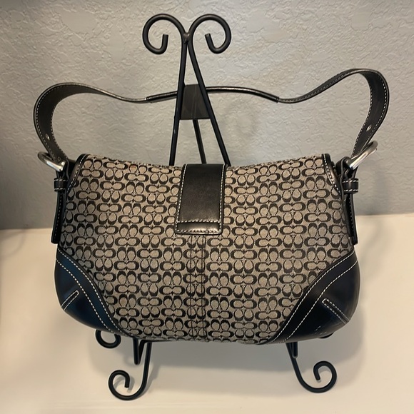 Coach purse. I loved a long time - cleaning out the closet! Grab a good deal! - Picture 2 of 5